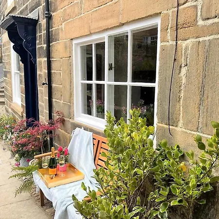 3 Bed In Robin Hoods Bay 89568 *