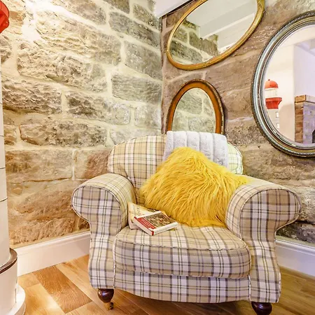 3 Bed In Robin Hoods Bay 89568 *