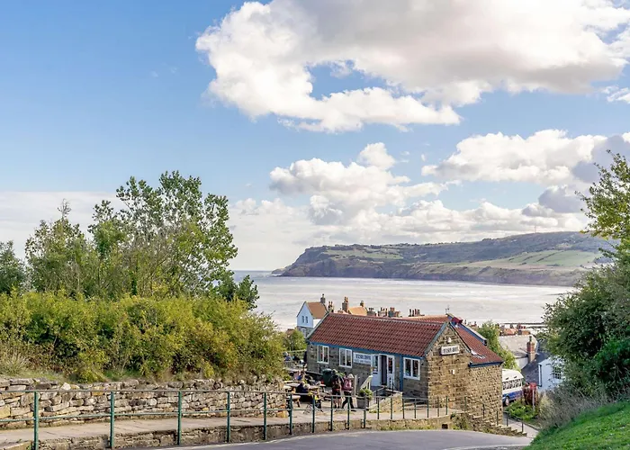 3 Bed In Robin Hoods Bay 89568 *