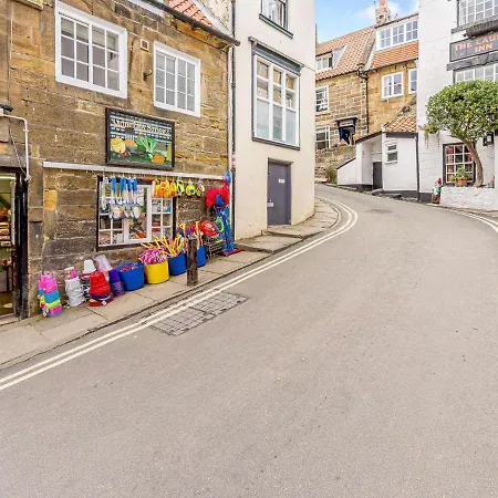 Hébergement de vacances 3 Bed In Robin Hoods Bay 89568 *