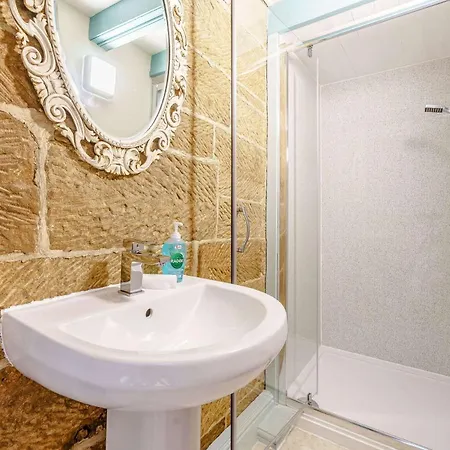 Hébergement de vacances 3 Bed In Robin Hoods Bay 89568 *